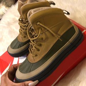 🔴SOLD🔴 NWT 🦆Nike Duck Boots 🥾🦆🤩